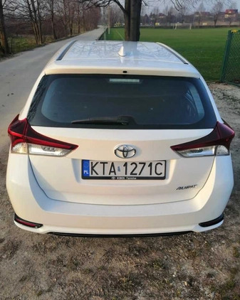 Toyota Auris cena 40000 przebieg: 214000, rok produkcji 2018 z Kosów Lacki małe 137